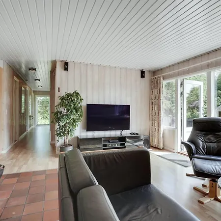 Zenitha - 300m From The Sea By Interhome Hals